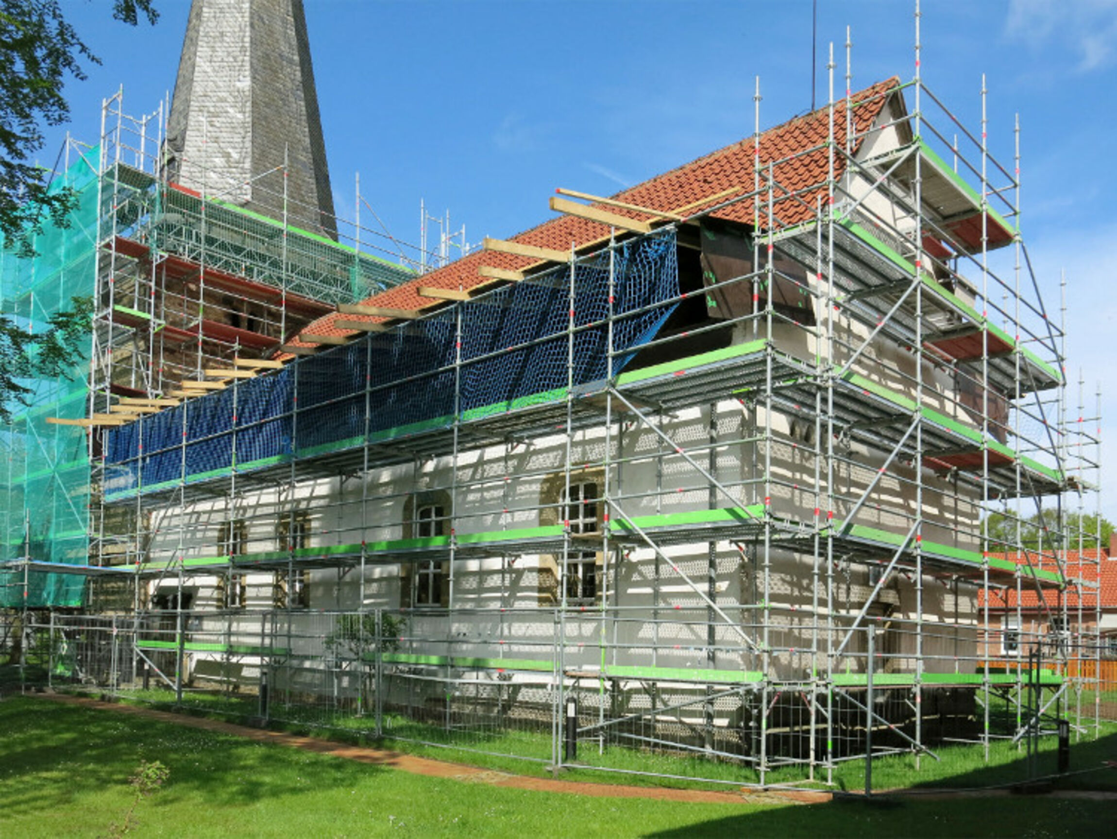 web_2015-05-05_nikolaikirche_mit_gerüst