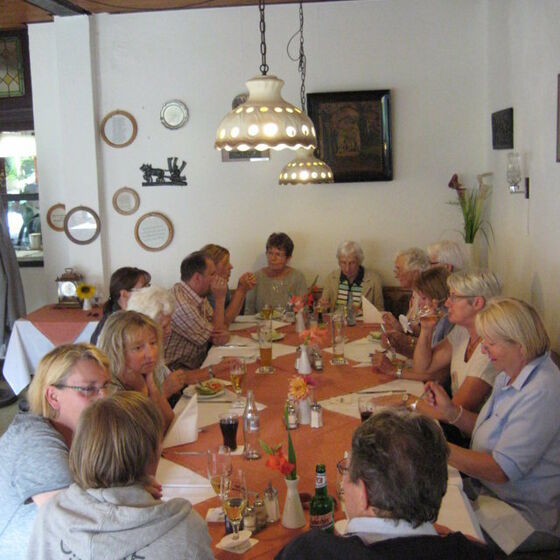 web_11_vor_dem_essen