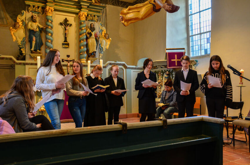 web_passionsgottesdienst_konfis_c-schnelle-bertram_dsc_0323